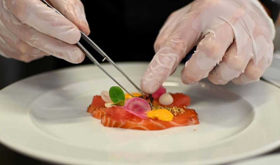 Detailed shot of a lovingly prepared salmon dish in the coastal silver restaurant of the Vju Hotel on Rügen.