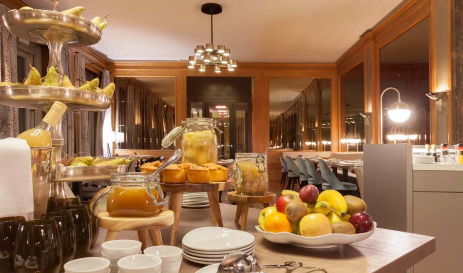 Diverse breakfast at the Hotel Elephant Weimar, with fruits, rolls, juices and other delicacies.