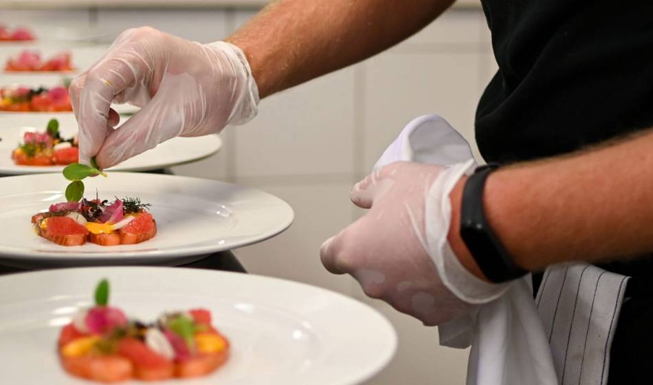 Chef at the Vju Hotel Rügen during the final preparation of a gourmet dish in the Coastal Silver Restaurant.