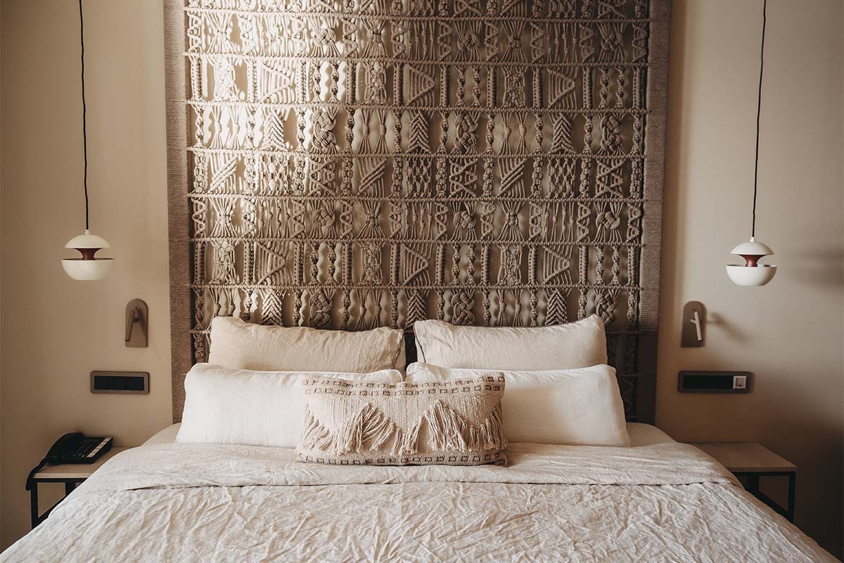 Comfort double room Puerto at the Barefoot Hotel Mallorca with decorative headboard, large pillows and cozy sleeping area