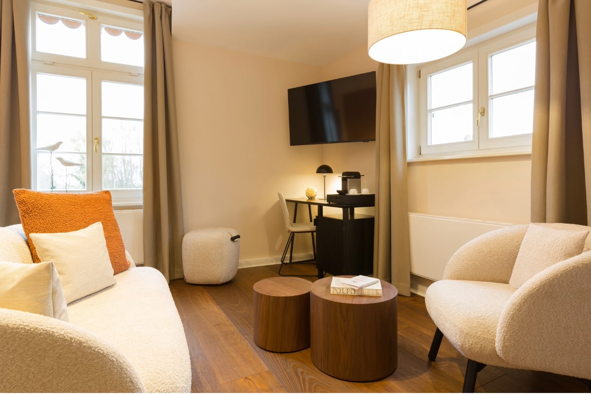 Cozy sitting area in the double room at Hotel Elisabeth von Eicken in Ahrenshoop.