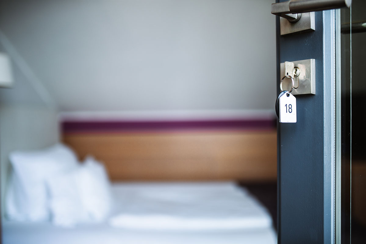 Close-up of an open door with key to the single room of the Hotel Künstlerquartier Seezeichen in Ahrenshoop.